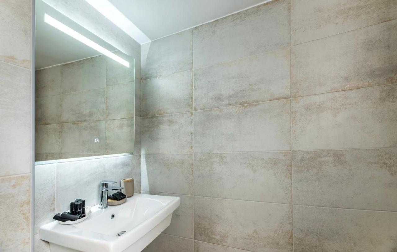 Eleusis Suites Β Buitenkant foto